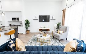 Beautifully Decorated, Modern Downtown Houston Home